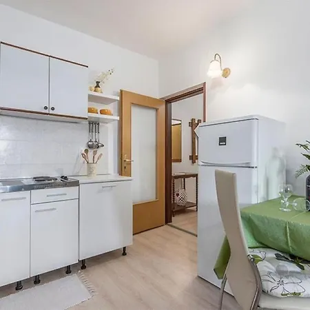 Apartment Neva *