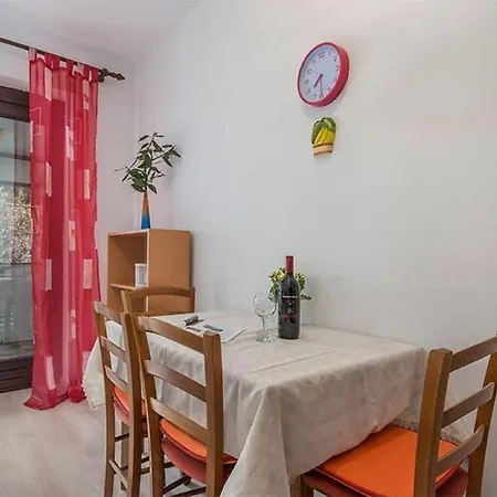 Apartment Neva *